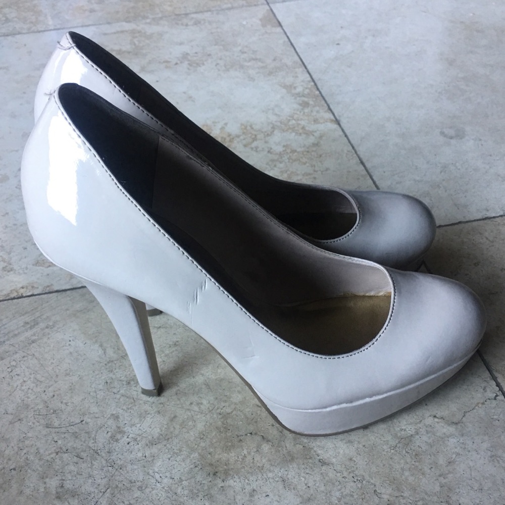 G by Guess nude heels size 6.5